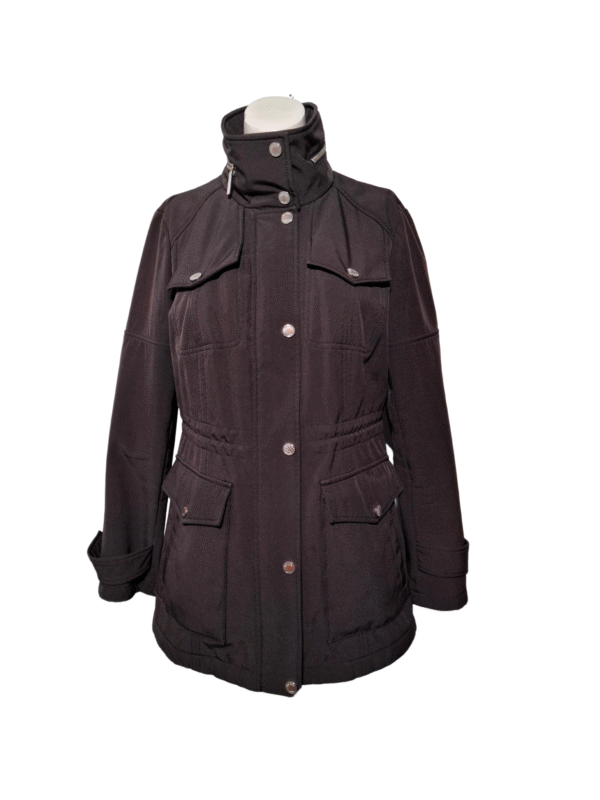 Tamsiai ruda striukė, S