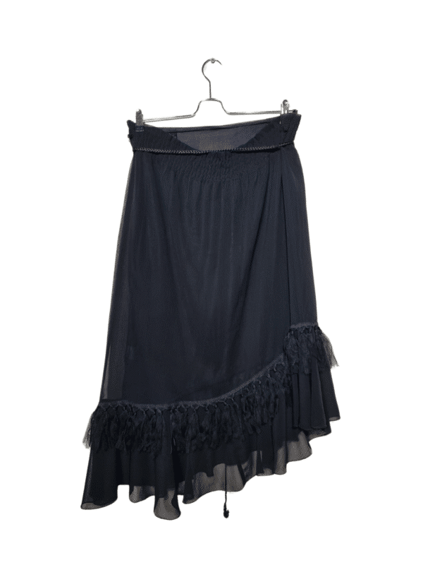 Juodas sijonas su apdaila, L